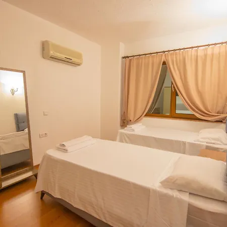 Damla Sogut Daily Weekly Villa