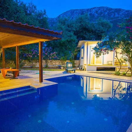 Damla Sogut Daily Weekly Marmaris