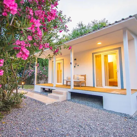 Damla Sogut Daily Weekly Villa