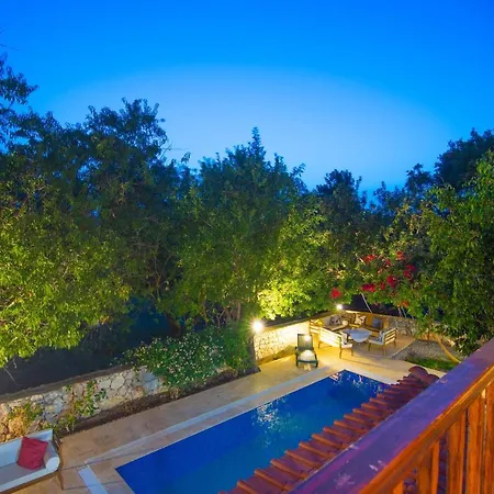 Damla Sogut Daily Weekly Villa